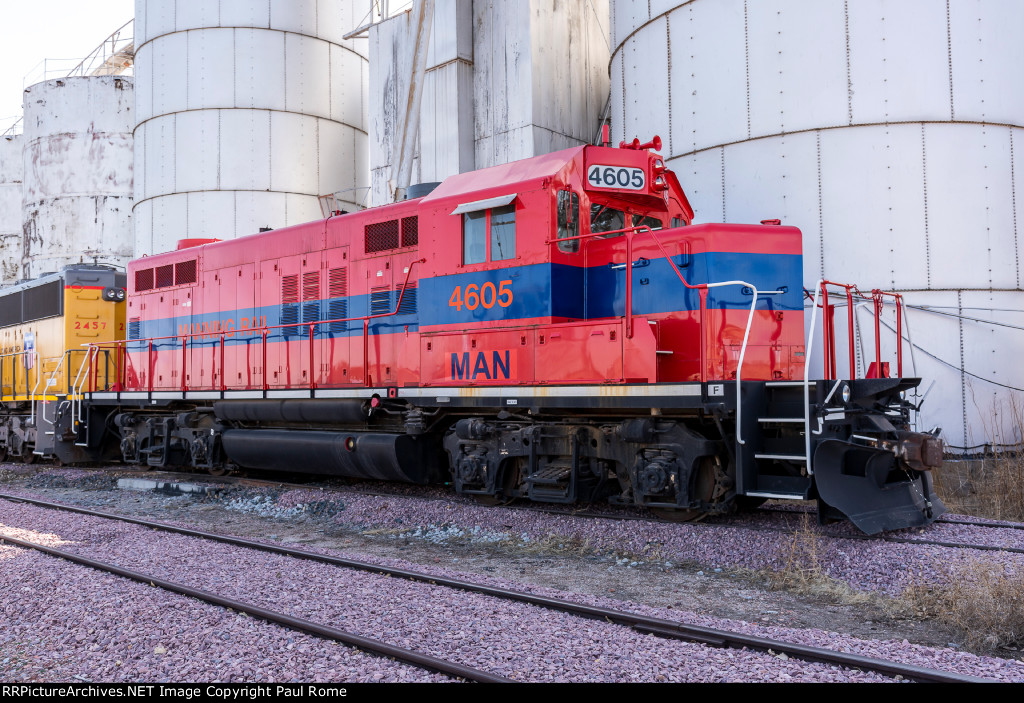 MAN 4605, EMD GP9, Manning Rail, ex CV 4551, at Manning Grain